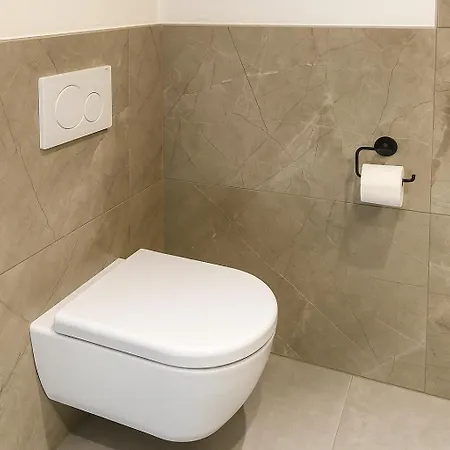 Apartament With 5 Single Beds & Garden Near Scs