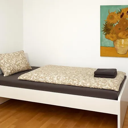 Apartament With 5 Single Beds & Garden Near Scs *