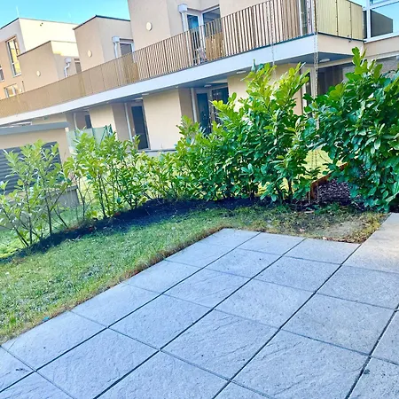 With 5 Single Beds & Garden Near Scs Apartment Wiener Neudorf