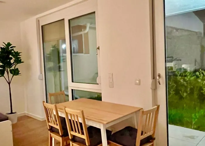 Apartament With 5 Single Beds & Garden Near Scs