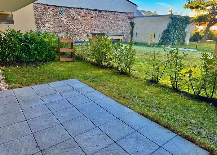 With 5 Single Beds & Garden Near Scs Wiener Neudorf